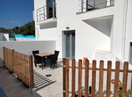 Apartamento con terraza y piscina comunitaria