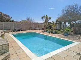 East Creek home by the sea with pool