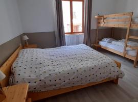 Chambre à louer à la nuitée，位于琴山朗勒堡的酒店