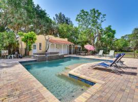 Sarasota Vacation Rental with Private Pool and Lanai!，位于萨拉索塔的酒店