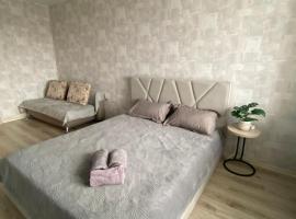 Комфортабельные - уютные апартаменты в Костанай мкр Юбилейный，位于库斯塔奈Stantsiya Kazakhstansk附近的酒店