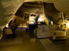 La falaise perdue : Suite troglodyte grandiose，位于杜埃拉丰坦德杜埃拉枫丹动物园附近的酒店