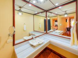 卡米诺里奥波帕扬哥伦比亚酒店，位于波帕扬的带停车场的酒店