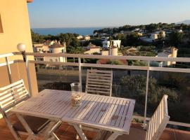 Preciosas vistas al mar y monta&ntilde;a en la Ampolla，位于安波拉的酒店