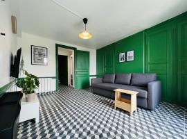 DnN - Retro 1BR, center Thiers - Netflix, wifi, parking - near Vichy, Clermont, Lyon - 4 peoples，位于蒂耶尔的酒店