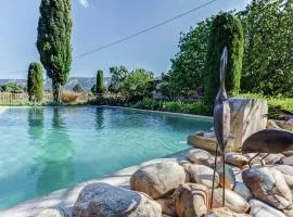 Cottage in Oppède with Poolside Bliss