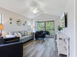 Beach Place at True Blue - Close to the beach!，位于帕瓦雷斯岛的酒店