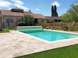 Le Chant des Oiseaux : Piscine Privée, Wifi, Animaux Bienvenus, Jardin - FR-1-616-236