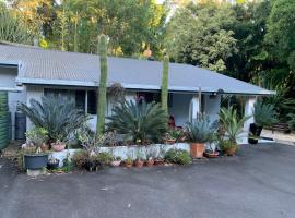 Ancient Gardens Guesthouse & Botanical Gardens，位于Eudlo的酒店