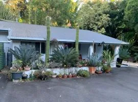 Ancient Gardens Guesthouse & Botanical Gardens