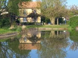 Au calme, 2 grandes chambres, 65m2 , devant le canal, animaux ok
