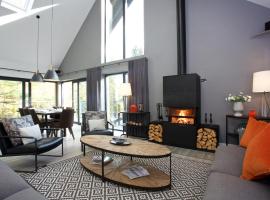 LOCH TAY HIGHLAND LODGES and GLAMPING PARK，位于Morenish的度假园