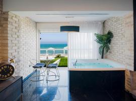 שקיעה בים - דירות נופש יוקרתיות עם ג'קוזי ונוף לים，位于海法的酒店
