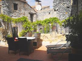 Maison de village terrasse 35m2，位于Dions的酒店