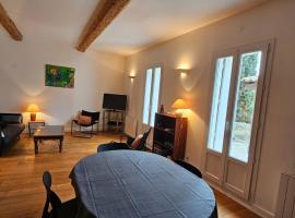 Maison vigneronne 8p / jardin / parking，位于Gigean的酒店