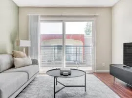 Woodland Hills 2BR w Pool Gym nr Warner Center LAX-891