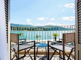 A & B Minimal Suite ΙΙ with Sea View in Argostoli