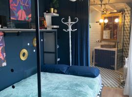 Casa Rural Alfoz, -Tiny house- con patio privado y barbacoa，位于Velliza的酒店