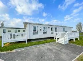 Beautiful Caravan With Decking Wifi At Martello Beach Holiday Park Ref 29077dw