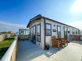 Beautiful Caravan With Sea Views At California Cliffs In Scratby Ref 50010oc