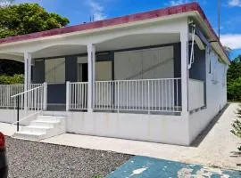 Maison confortable à Le Moule avec piscine partagée