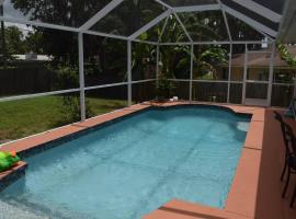 Bernice 3bd2bth With Heated Pool Near Siesta Key!，位于萨拉索塔的度假短租房