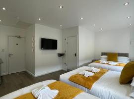 Araan House Hotel -Families and Couples Only，位于布莱克浦的酒店