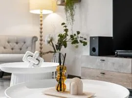 Spacious 2 Bed 2 Bath Apartment at South Brisbane
