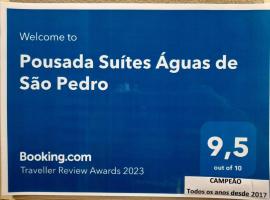 Pousada Suítes Águas de São Pedro，位于阿瓜斯-迪圣佩德罗水上乐园附近的酒店