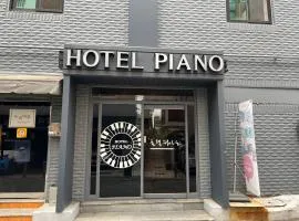 Piano Motel