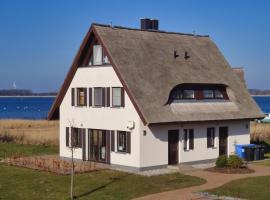 idyllisches Ferienhaus mit eigener Sauna, Kamin und Terrasse - Haus Boddenblick，位于维埃雷格的海滩短租房