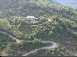 Drome Provençale, Gîte Fonfroide, Location à la semaine，位于La Motte-Chalançon的酒店
