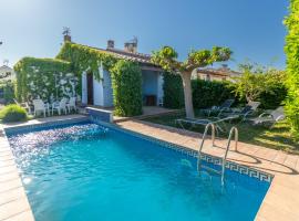Villa Verde piscina pirvada y Wifi，位于莱斯卡拉的酒店