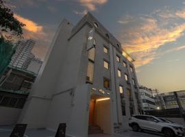 Aank Hotel Guri，位于九里市的酒店