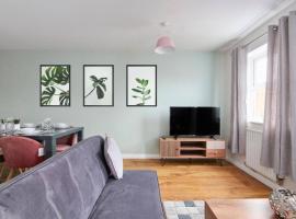 Lovely Stylish House in Cambridge - Garden，位于Chesterton的酒店