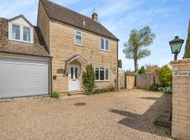Elvington Cottage - Family-friendly cheerful house at the heart of the Cotswolds，位于水上伯顿的酒店