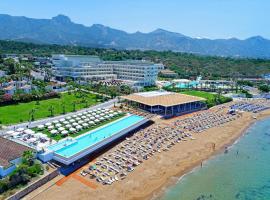 Acapulco Resort Hotel，位于凯里尼亚的酒店