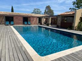 Magnifique villa avec piscine au coeur des vignes，位于孔格林的度假屋