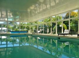 Skyblue Apart Hotel Punta Colorada，位于皮里亚波利斯的酒店