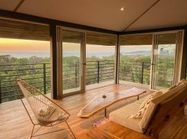 Ocean View Modern Jungle Vacation Home - Walking Distance to Playa Mal Pais，位于马尔帕伊斯的别墅