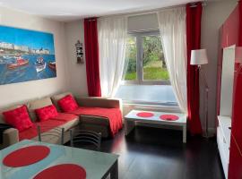 Apartamento de playa familiar, piscina y garaje.，位于阿雷斯的酒店