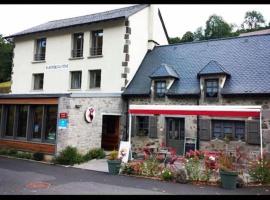 Auberge du Pont，位于Saint-Projet-de-Salers的酒店