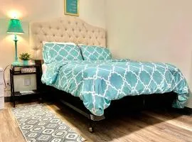 Private Room with Shared Bathroom on the 1st Floor 10 minutes walk to University of Washington