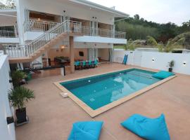 8 Palm Villa - Private Pool Villas in Aonang，位于奥南海滩的度假屋