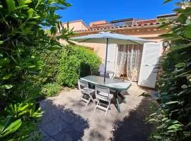 Maison T3 climatisée avec jardin, piscine, tennis, parking privé, à 200m des plages et commerces - FR-1-316-40