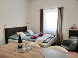 Air-conditioned, quiet Apartment - center of Sankt Pölten - Smart TV，位于圣珀尔滕的酒店