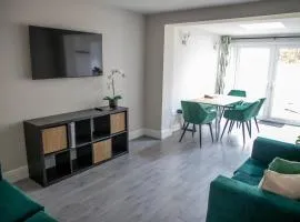 Wave Stays - Ground Floor Apartment - Outside Seating Area