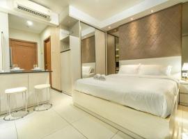 Modern & comfy studio in central Jakarta, SCBD，位于雅加达的带按摩浴缸的酒店