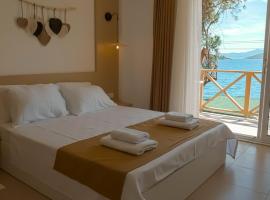 İlios Butik Hotel，位于马尔马里斯的海滩短租房