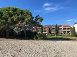 2025 - grand studio avec piscine et plage à 50 m